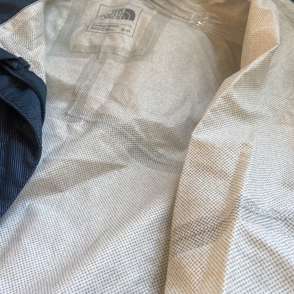 The North Face Woman's Navy Outerwear Parka S - Picture 8 of 9